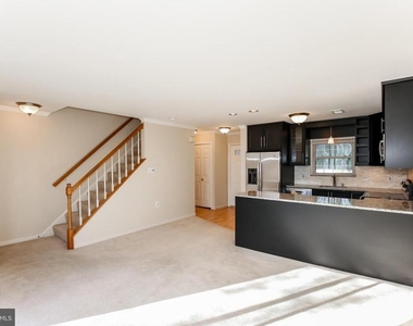 947 S Scott Street - Photo Thumbnail 3