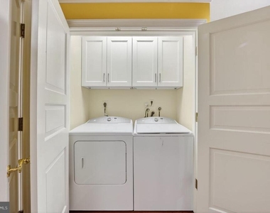 1300 Army Navy Drive - Photo Thumbnail 7