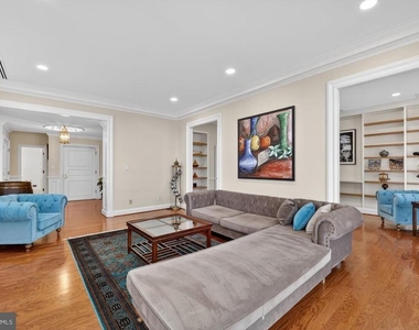 1300 Army Navy Drive - Photo Thumbnail 2