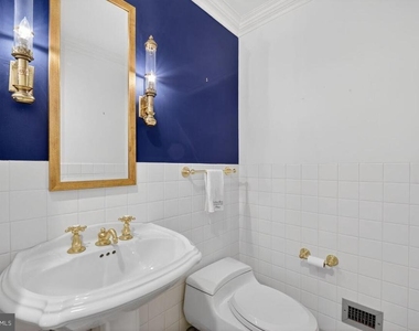 1300 Army Navy Drive - Photo Thumbnail 16