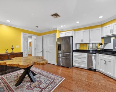 1300 Army Navy Drive - Photo Thumbnail 5