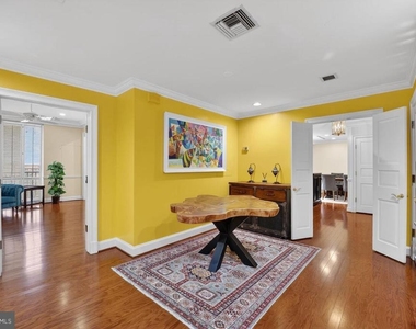 1300 Army Navy Drive - Photo Thumbnail 4