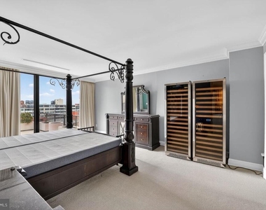 1300 Army Navy Drive - Photo Thumbnail 11