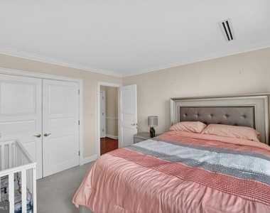 1300 Army Navy Drive - Photo Thumbnail 13