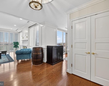 1300 Army Navy Drive - Photo Thumbnail 1