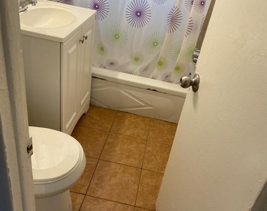 420 W Ruscomb Street - Photo Thumbnail 4