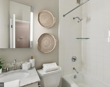 219 S 18th Street - Photo Thumbnail 8