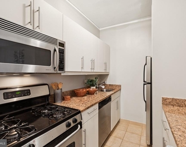 219 S 18th Street - Photo Thumbnail 3