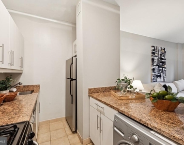 219 S 18th Street - Photo Thumbnail 4