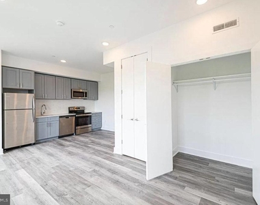 1524 South Street - Photo Thumbnail 3