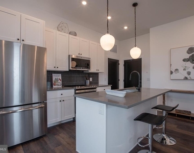 2940 W Thompson Street - Photo Thumbnail 5