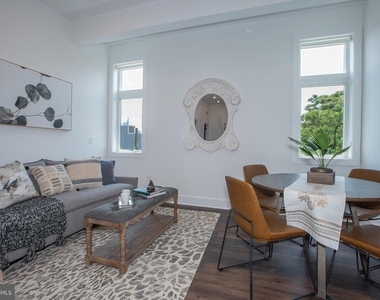 2940 W Thompson Street - Photo Thumbnail 9