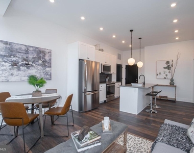 2940 W Thompson Street - Photo Thumbnail 3