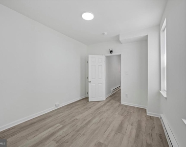 1216 W Firth Street - Photo Thumbnail 9