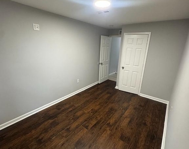 24 Abbottsford Avenue - Photo Thumbnail 5