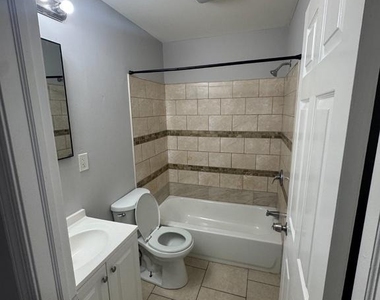 24 Abbottsford Avenue - Photo Thumbnail 11
