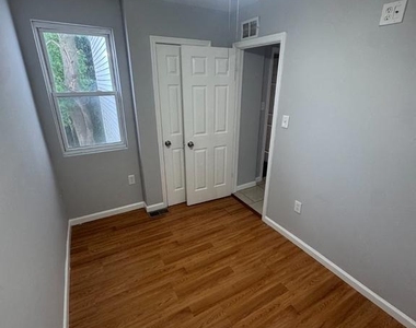 24 Abbottsford Avenue - Photo Thumbnail 8