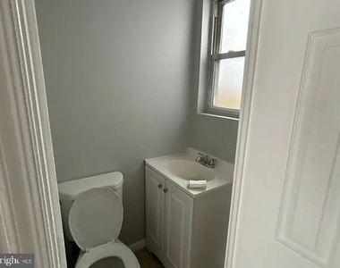 24 Abbottsford Avenue - Photo Thumbnail 13