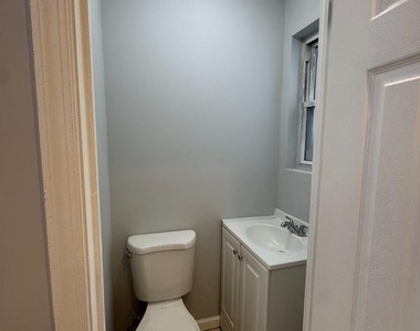 24 Abbottsford Avenue - Photo Thumbnail 3