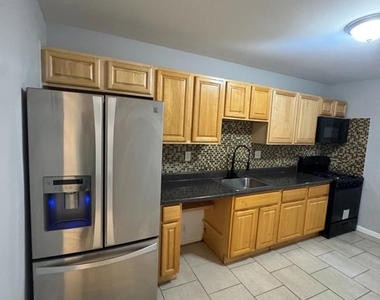 24 Abbottsford Avenue - Photo Thumbnail 2