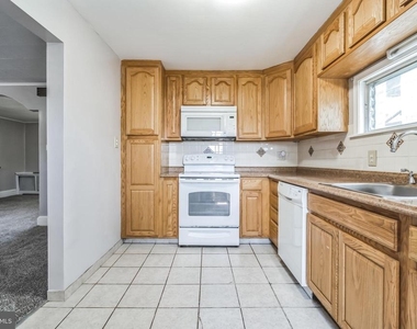 239 Lemonte Street - Photo Thumbnail 13