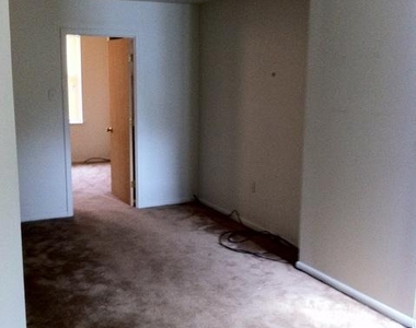 1438 Snyder Avenue - Photo Thumbnail 2