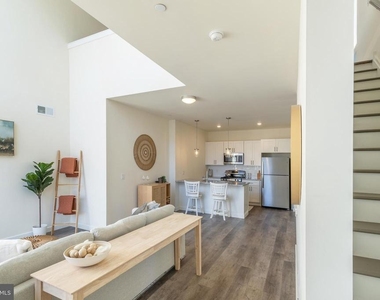 1307 Germantown Avenue - Photo Thumbnail 3