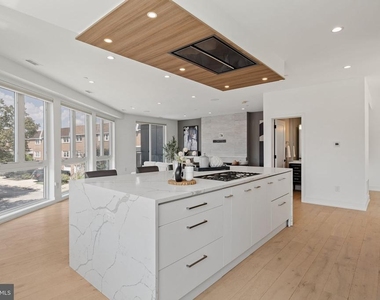 527 Brown Street - Photo Thumbnail 8