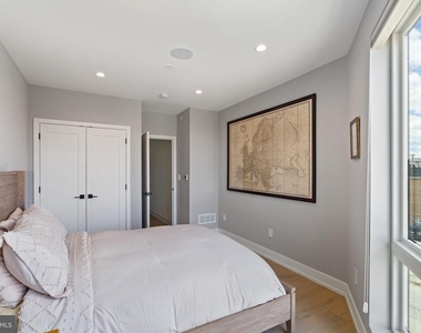 527 Brown Street - Photo Thumbnail 28
