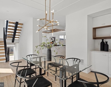 527 Brown Street - Photo Thumbnail 16