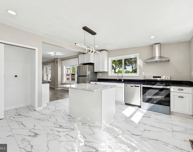 1015 Mcclenahan Terrace - Photo Thumbnail 9
