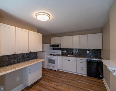 103 S Walnut Street - Photo Thumbnail 3