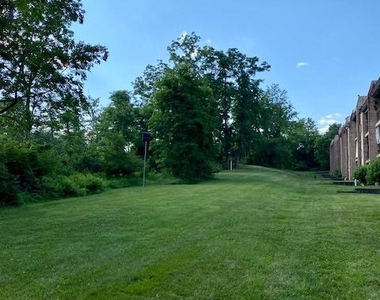 35 Hermitage Drive - Photo Thumbnail 4