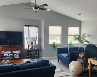 121 Horseshoe Drive - Photo Thumbnail 4