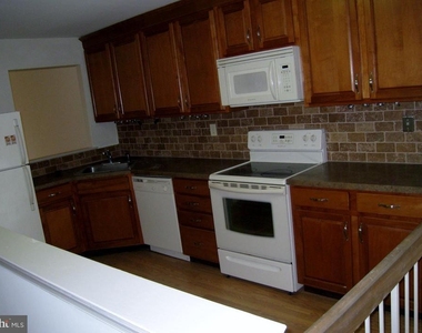 18010 Beacon Hill Drive - Photo Thumbnail 6