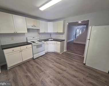714 Roebling Avenue - Photo Thumbnail 6