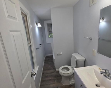 714 Roebling Avenue - Photo Thumbnail 3