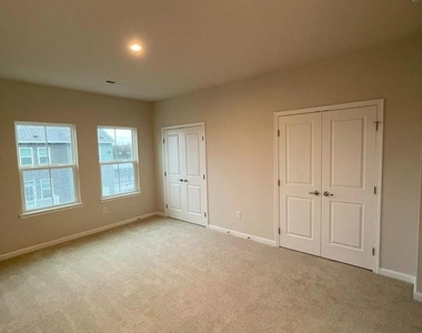 2 Sidney Lane - Photo Thumbnail 10