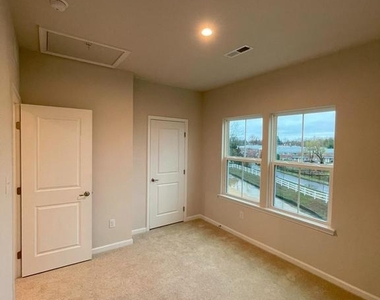 2 Sidney Lane - Photo Thumbnail 14