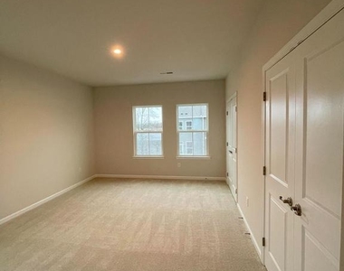 2 Sidney Lane - Photo Thumbnail 11