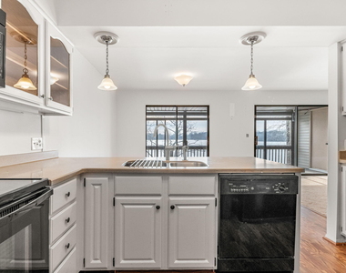 730 Cliffs Drive - Photo Thumbnail 15