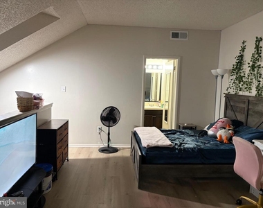 4403b Aberdeen Drive - Photo Thumbnail 13