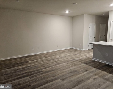 10 Reagan Lane - Photo Thumbnail 4