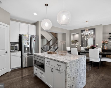 101 Isabelle Court - Photo Thumbnail 6