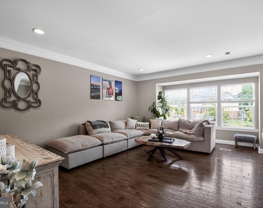 101 Isabelle Court - Photo Thumbnail 12