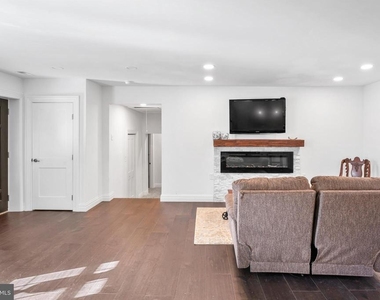 367 Hartford Road - Photo Thumbnail 6