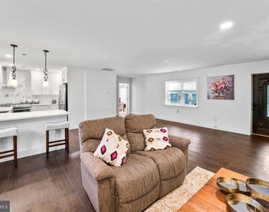367 Hartford Road - Photo Thumbnail 28