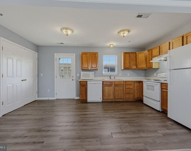 219 N Brown Street - Photo Thumbnail 6