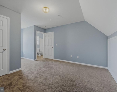 219 N Brown Street - Photo Thumbnail 17