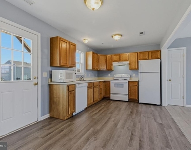 219 N Brown Street - Photo Thumbnail 5